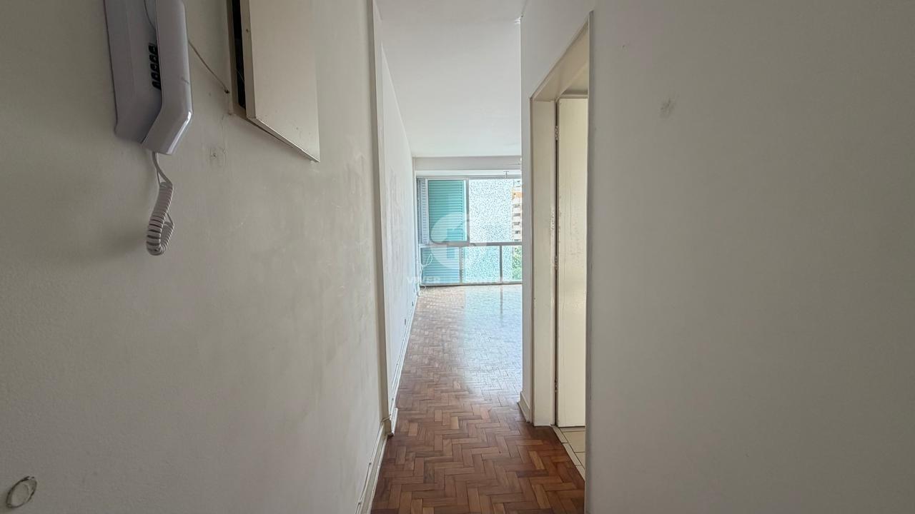 Apartamento 2 Dormitórios, Dependência Completa e Potencial para Modernização na Quadra da Praia – Aparecida, Santos/SP em Aparecida, Santos — foto 5