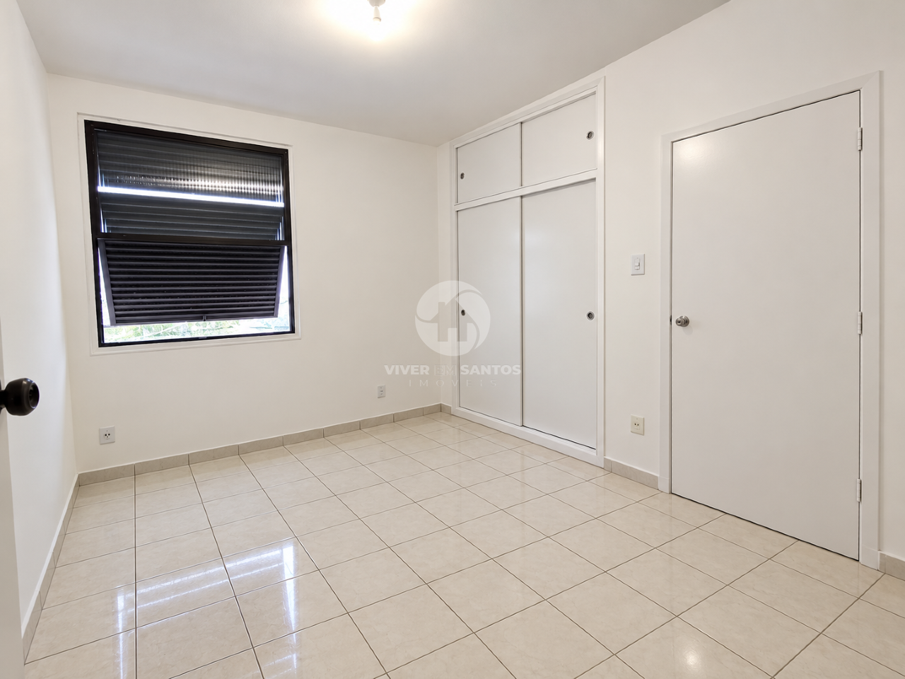 Apartamento de Frente, 2 Dormitórios Amplos e Sala Iluminada na Ponta da Praia – Santos/SP em Ponta da Praia, Santos — foto 9