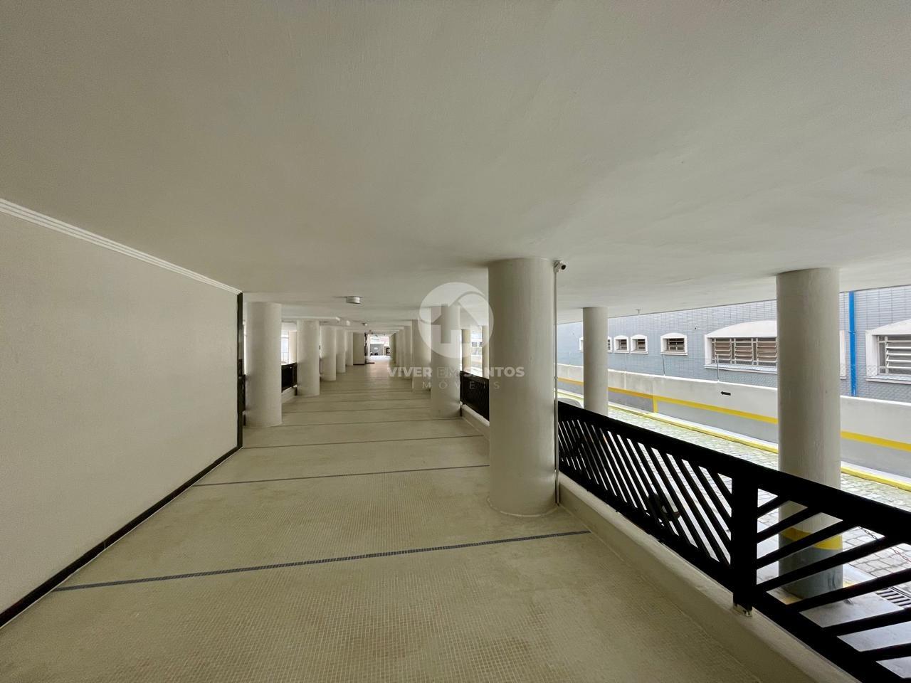 Sala Living com Cozinha Americana e Condomínio Baixo no Embaré – Santos/SP em Embaré, Santos — foto 11