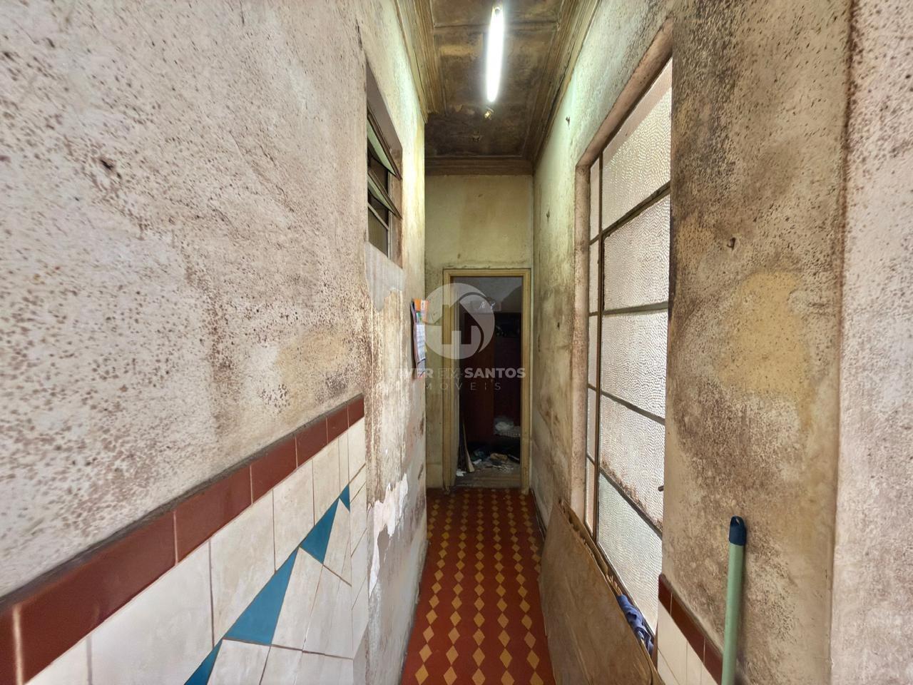 Casa em Terreno de 216 m², com Potencial para Reforma, a Poucas Quadras da Praia no Embaré – Santos/SP em Embaré, Santos — foto 11
