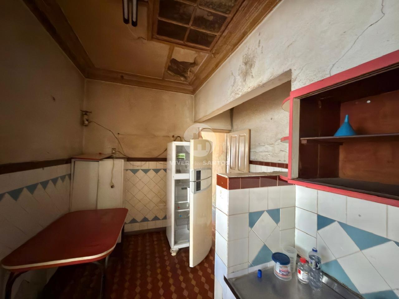 Casa em Terreno de 216 m², com Potencial para Reforma, a Poucas Quadras da Praia no Embaré – Santos/SP em Embaré, Santos — foto 13