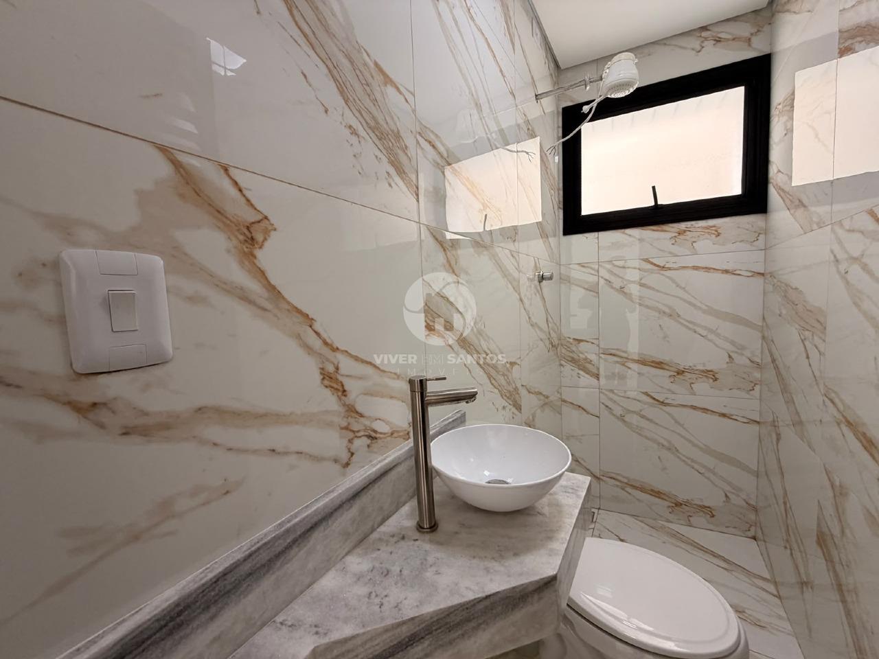 Sobrado Reformado, 3 Dormitórios, 2 Suítes com Closet e Sacada, Quintal e 2 Vagas – Santos/SP em Vila Mathias, Santos — foto 9