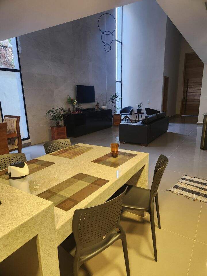 Casa em Condomínio à venda no Portal Do Sol: 