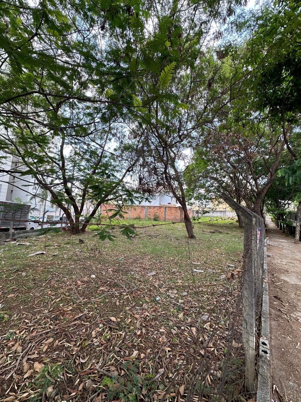 Terreno à venda no Jardim Atlântico: 