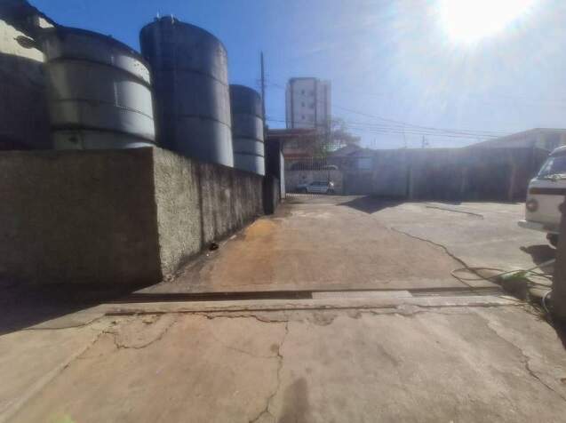 Terreno à venda no Caiçaras: 
