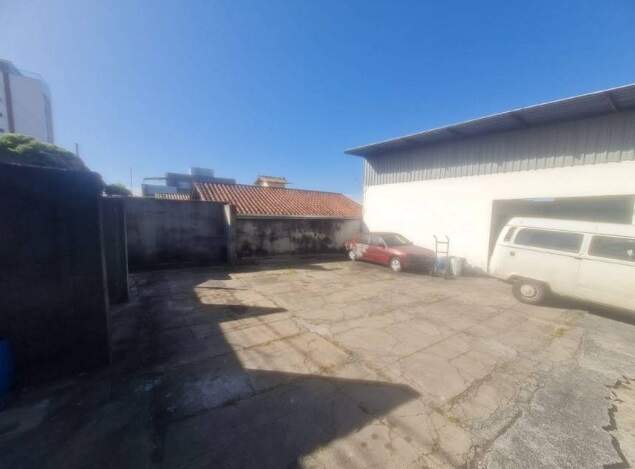 Terreno à venda no Caiçaras: 