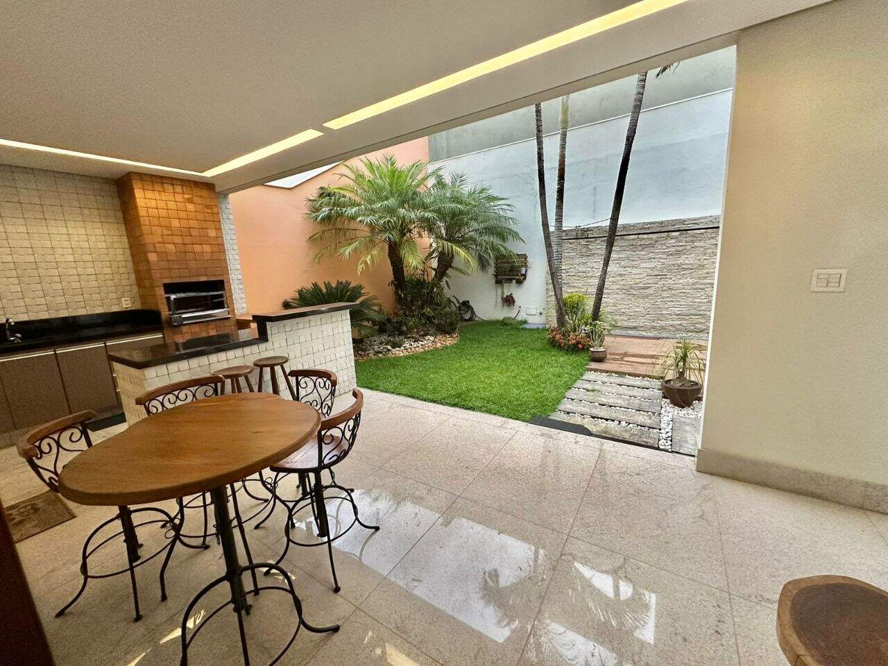 Casa em Condomínio à venda no Jardim Paquetá: 