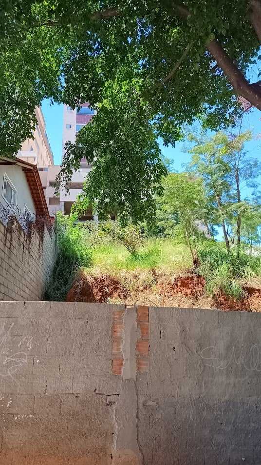 Terreno à venda no Manacás: 