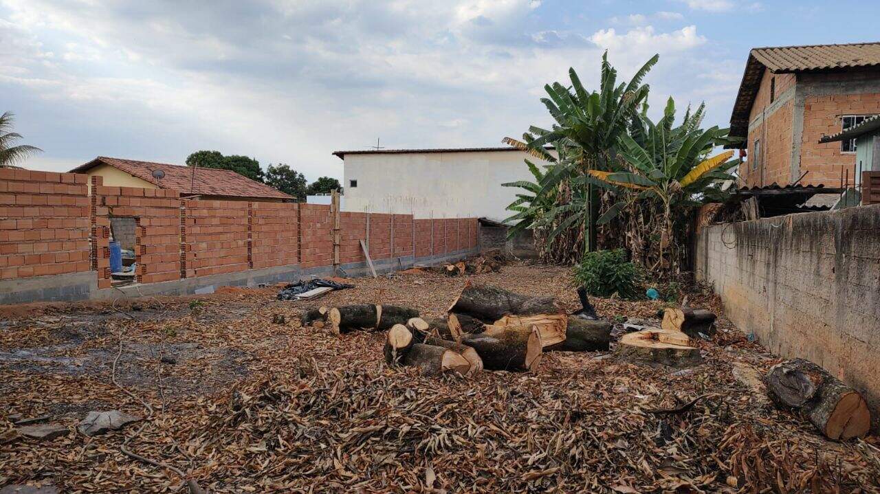 Terreno à venda no Braúnas: 