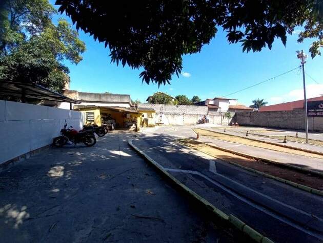 Terreno à venda no Bandeirantes: 
