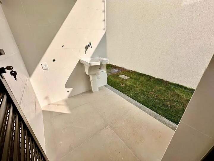 Casa em Condomínio à venda no Trevo: 2