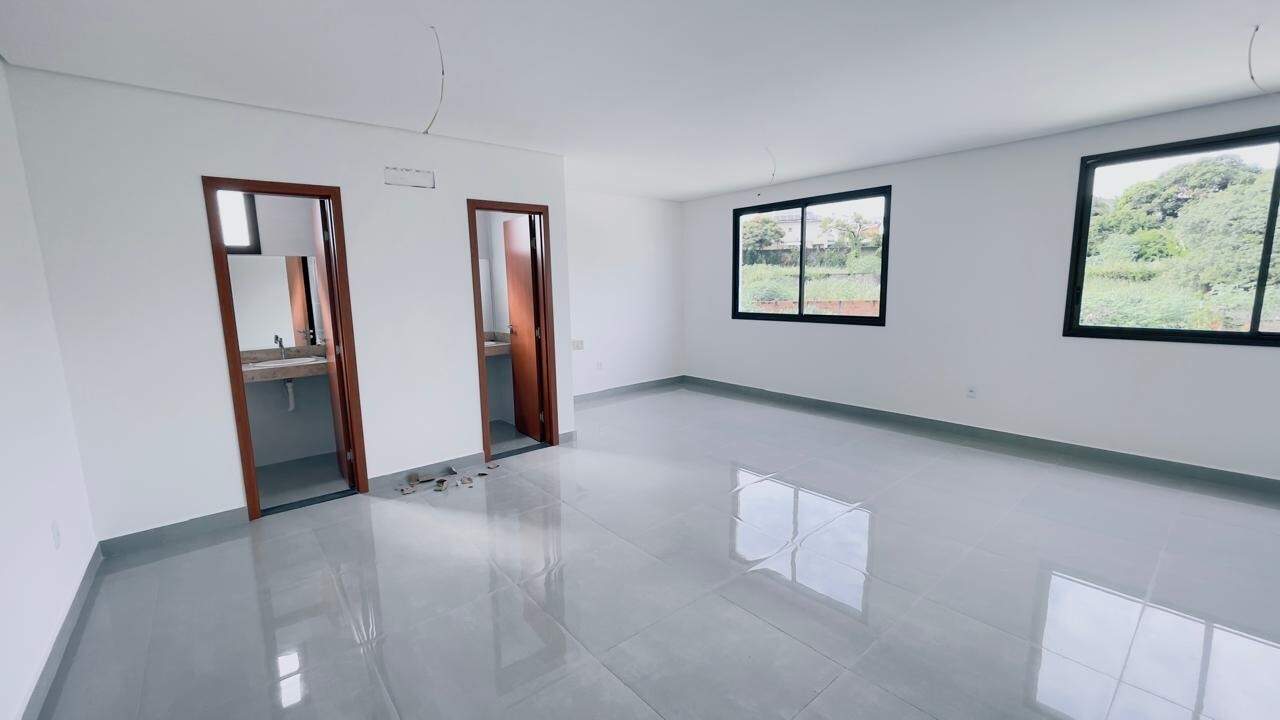 Sala Comercial à venda no São Luiz: 28