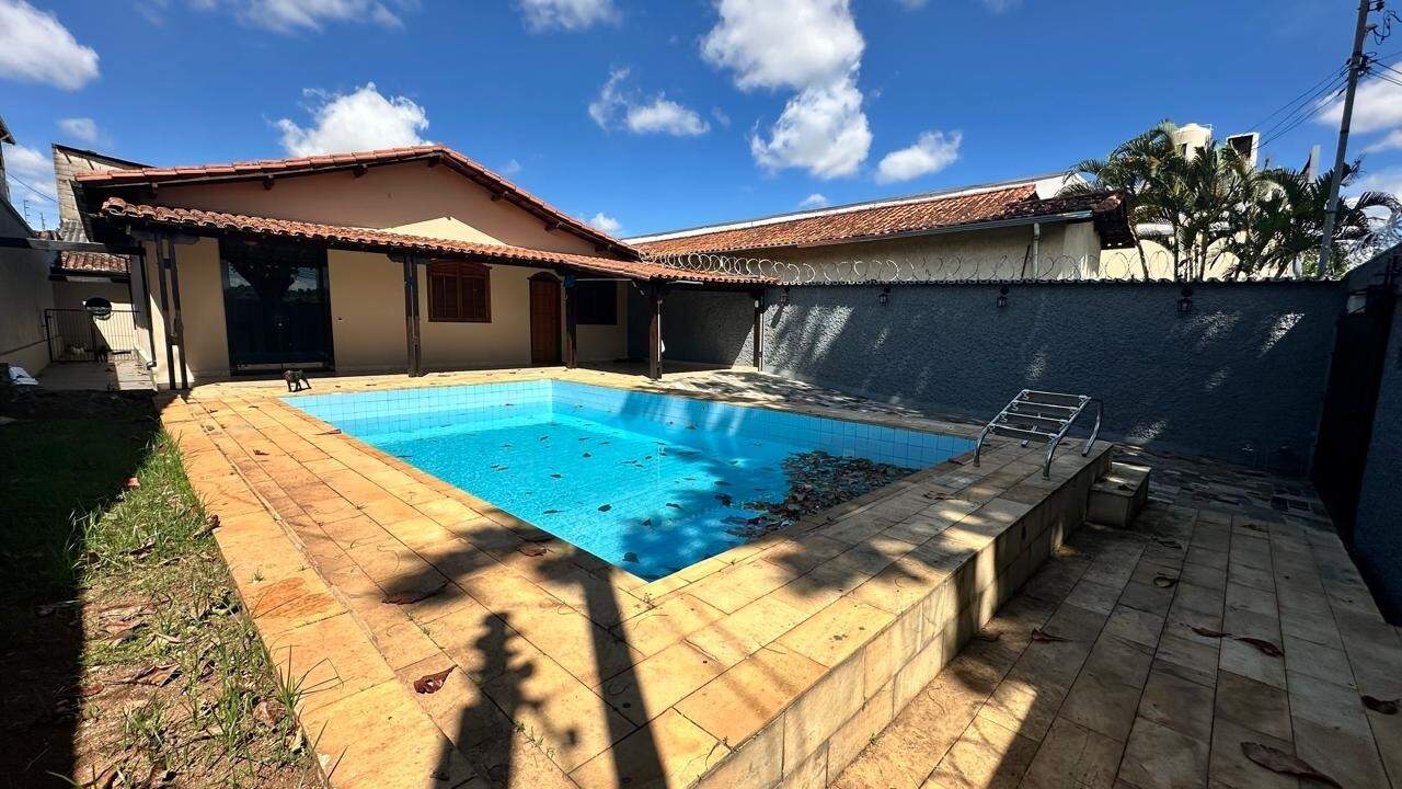 Casa à venda no Alípio de Melo: 