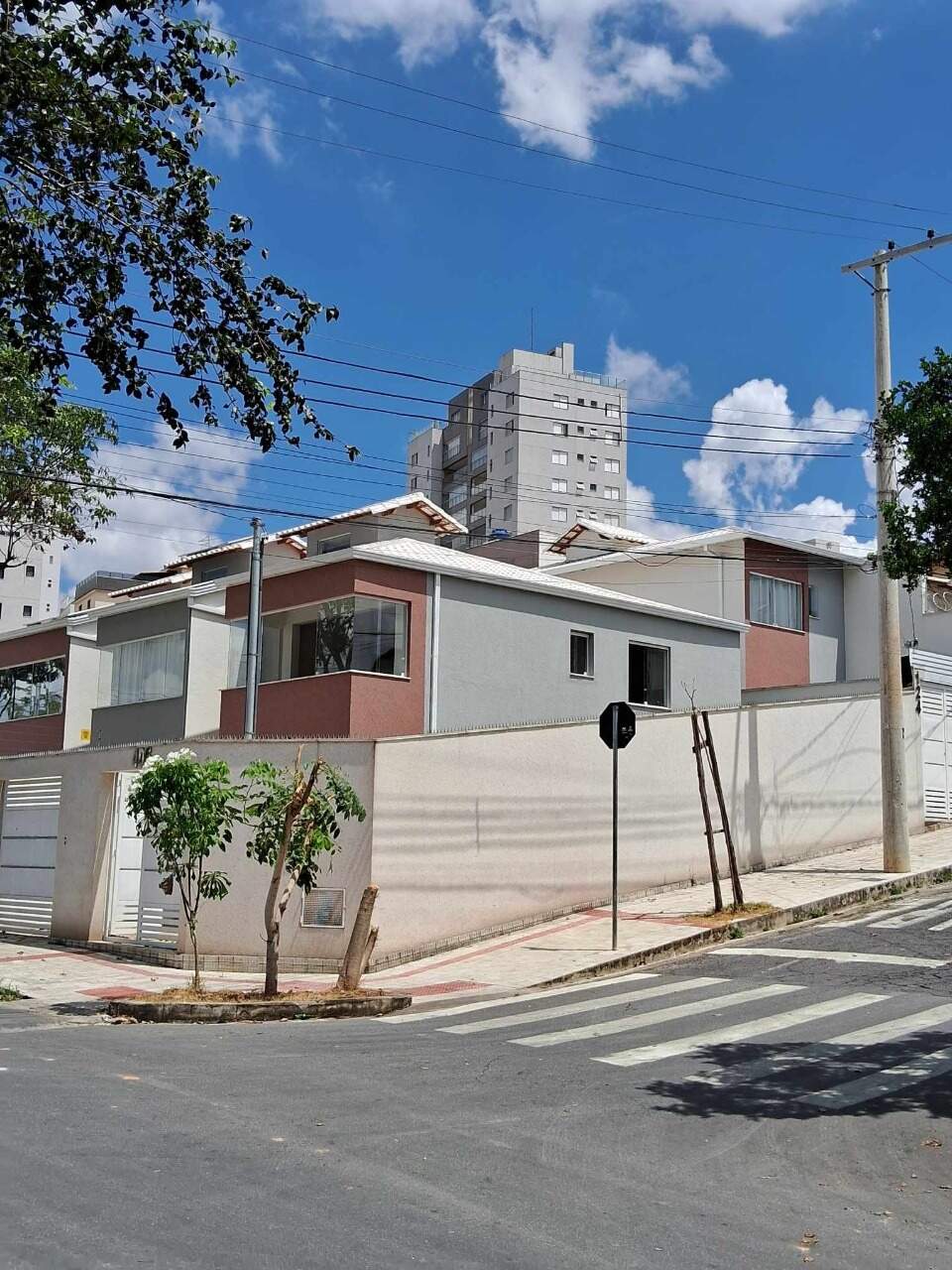 Casa à venda no Itapoã: 