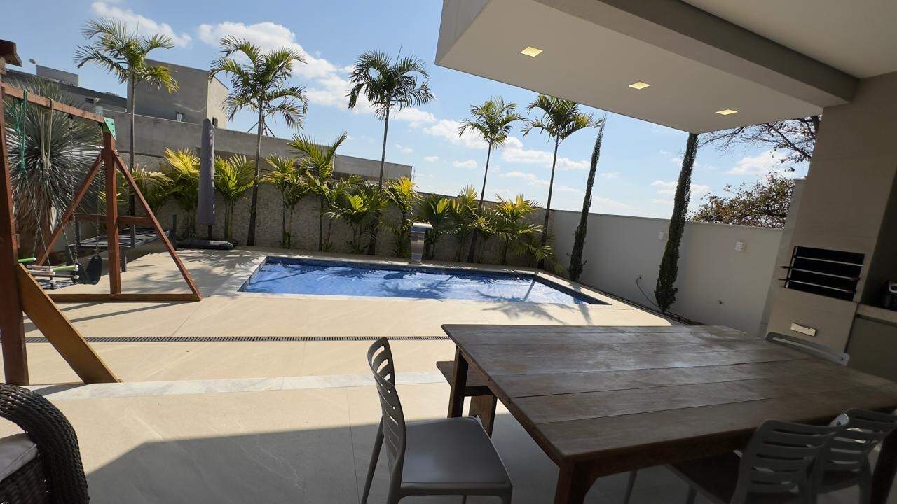 Casa em Condomínio à venda no Portal Do Sol: 