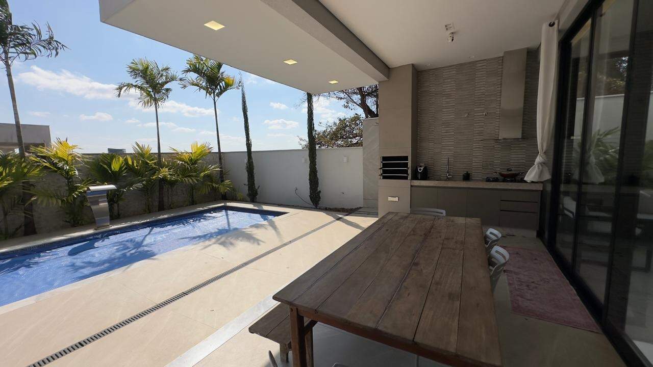Casa em Condomínio à venda no Portal Do Sol: 