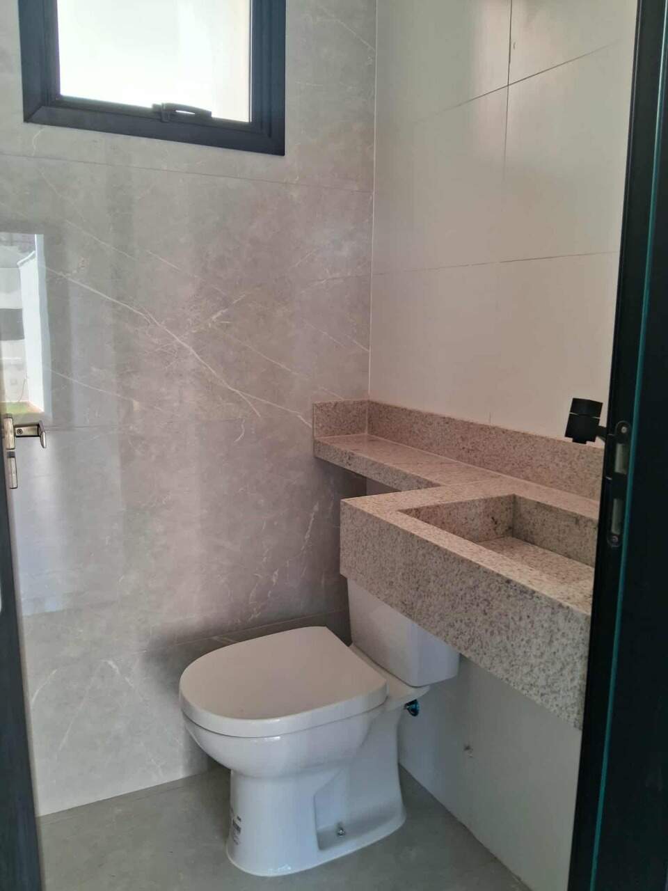Casa à venda no Itapoã: 