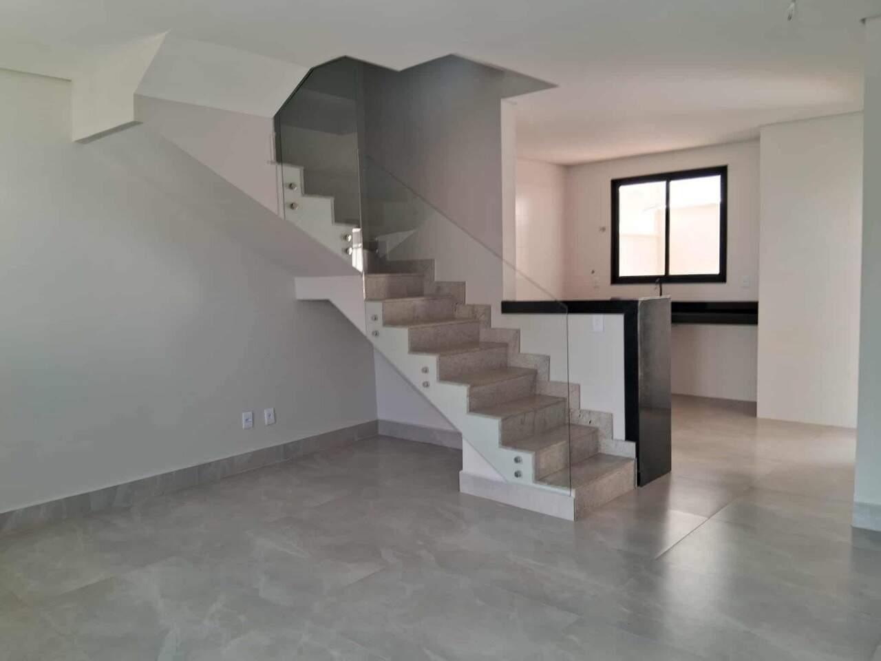 Casa à venda no Itapoã: 