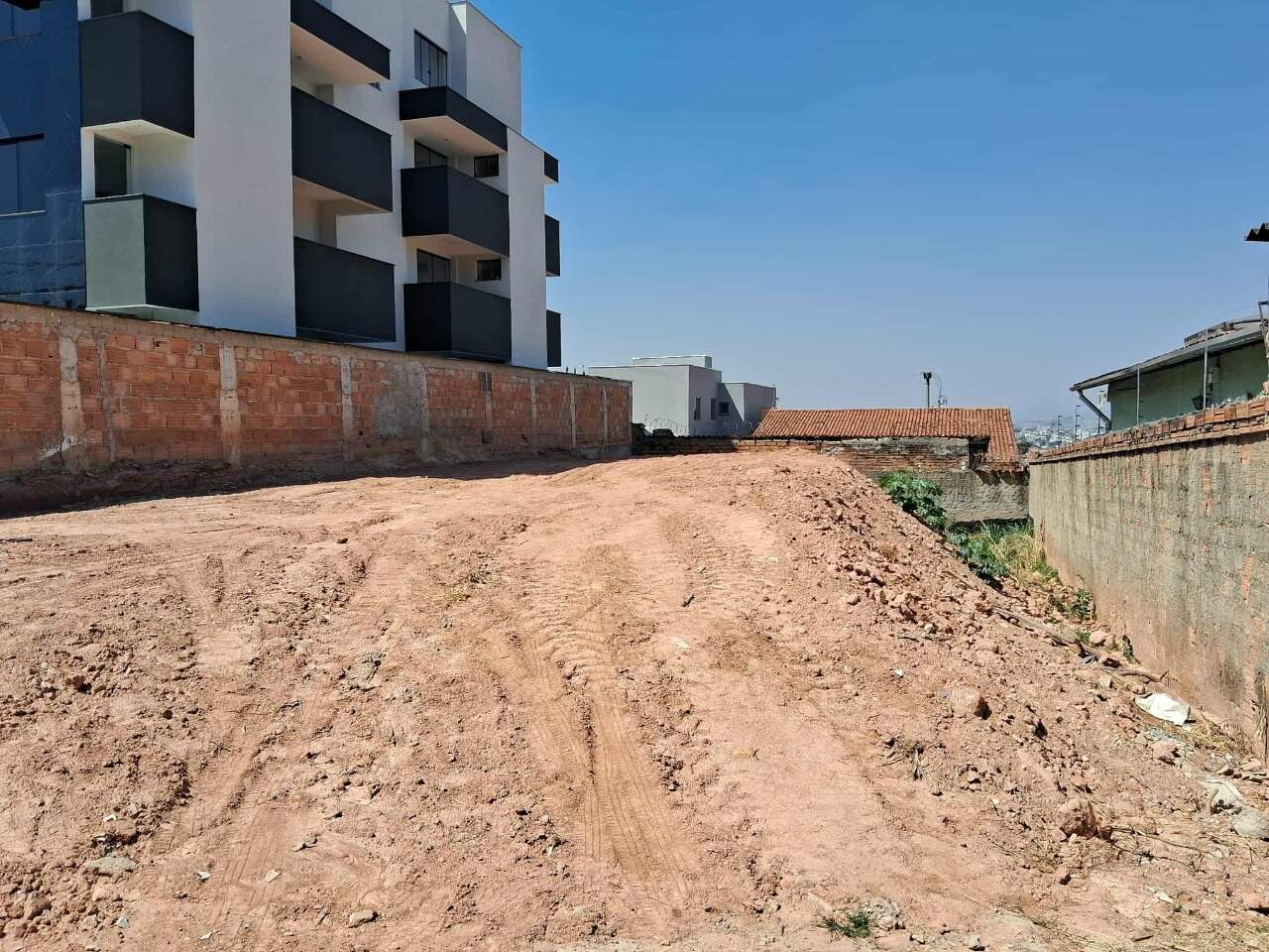 Lotes à venda no Jardim Leblon: 