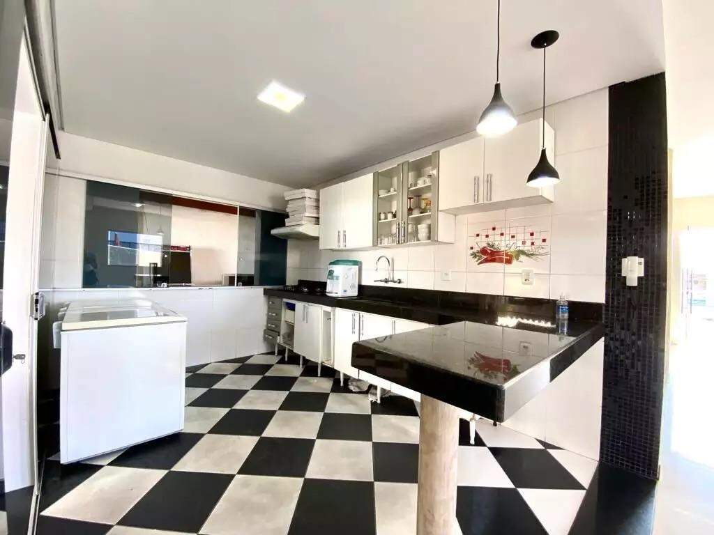Casa à venda no Cabral: 24