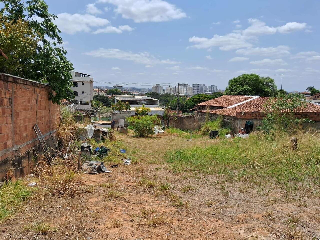 Terreno à venda no Planalto: 