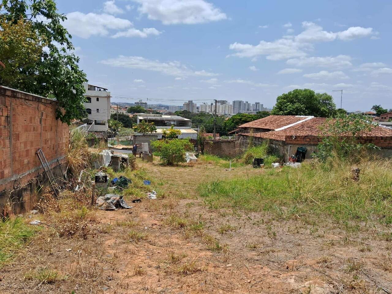 Terreno à venda no Planalto: 