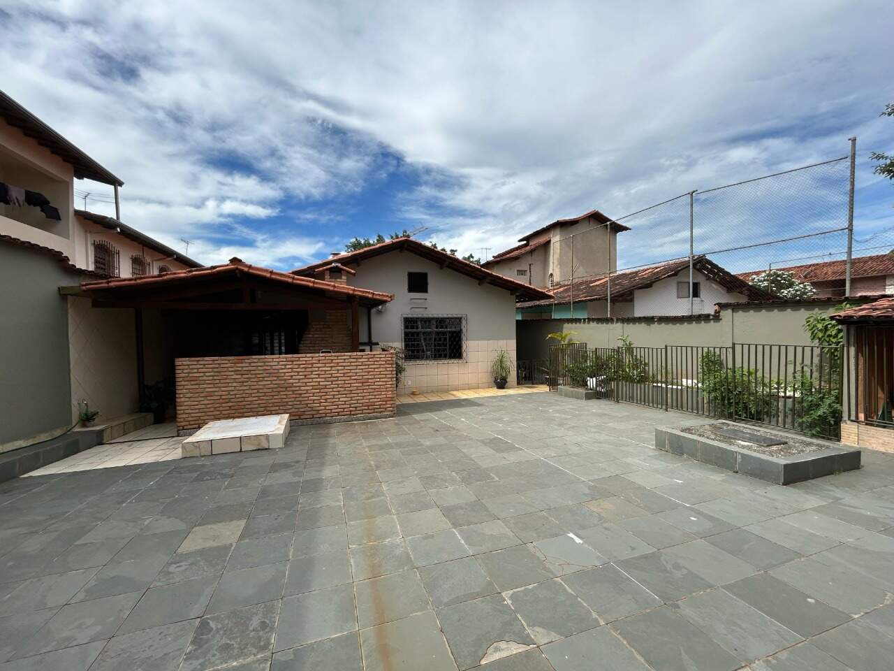Casa à venda no Itapoã: 