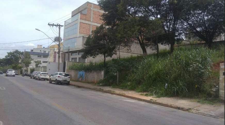 Terreno à venda no Manacás: 