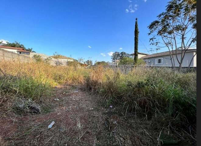Terreno à venda no Bandeirantes: 