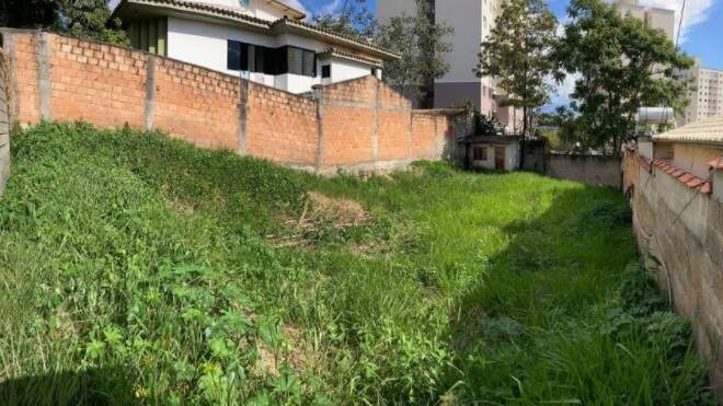 Terreno à venda no Jardim Paquetá: 