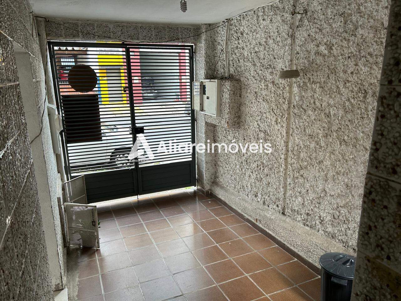 Casa à venda com 2 quartos, 110m² - Foto 2