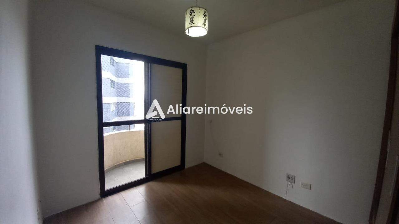 Apartamento à venda com 2 quartos, 65m² - Foto 4