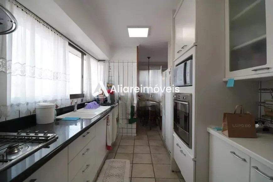 Apartamento à venda com 3 quartos, 181m² - Foto 12