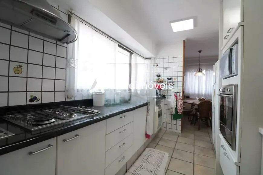 Apartamento à venda com 3 quartos, 181m² - Foto 13