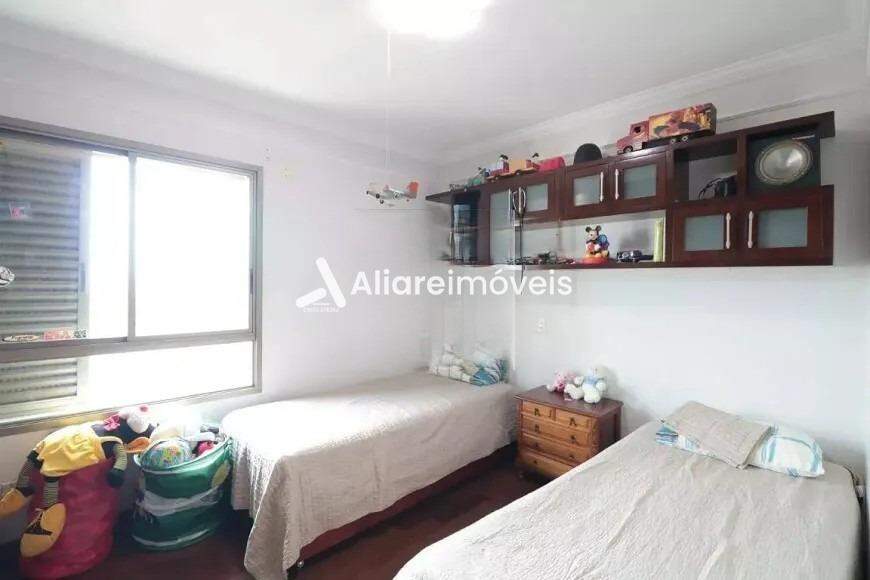 Apartamento à venda com 3 quartos, 181m² - Foto 7