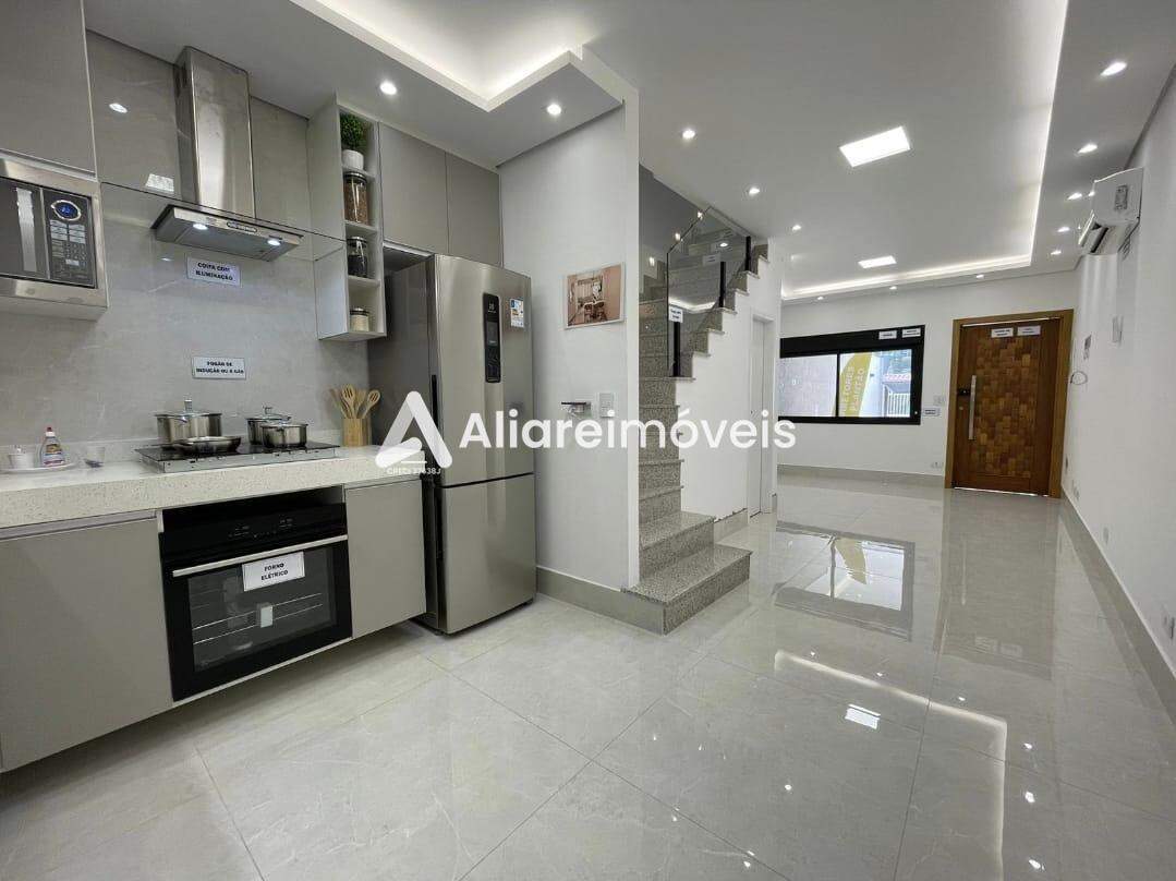 Casa à venda com 4 quartos, 160m² - Foto 1