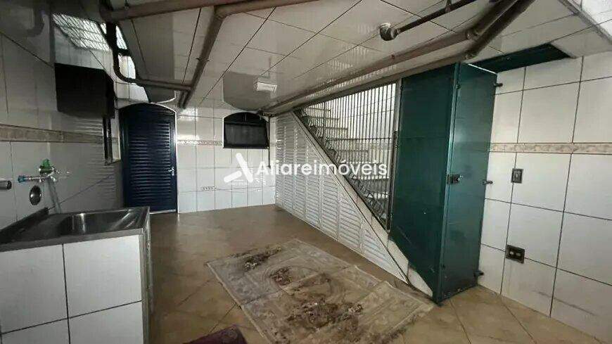 Casa à venda com 4 quartos, 400m² - Foto 2