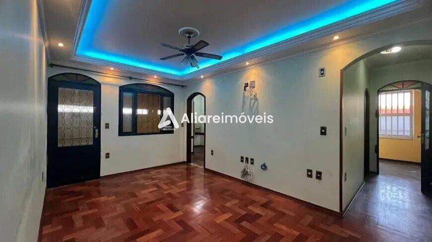 Casa à venda com 4 quartos, 400m² - Foto 1