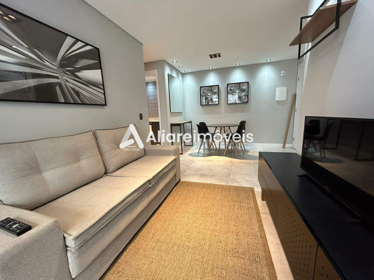 Apartamento à venda com 2 quartos, 62m² - Foto 1