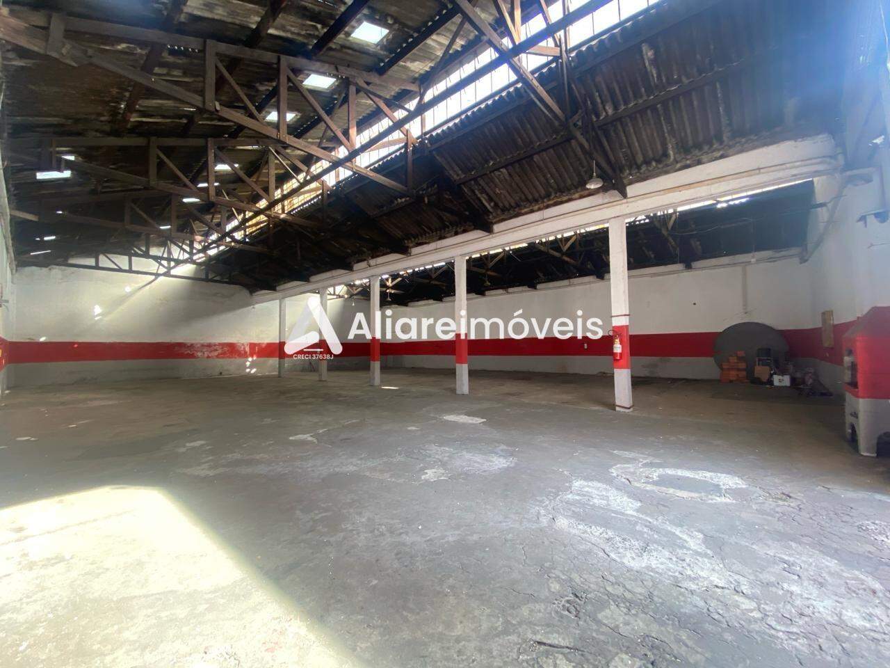 Depósito-Galpão-Armazém para alugar, 586m² - Foto 1