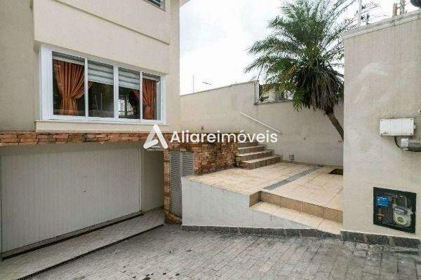 Casa para alugar com 4 quartos, 360m² - Foto 1