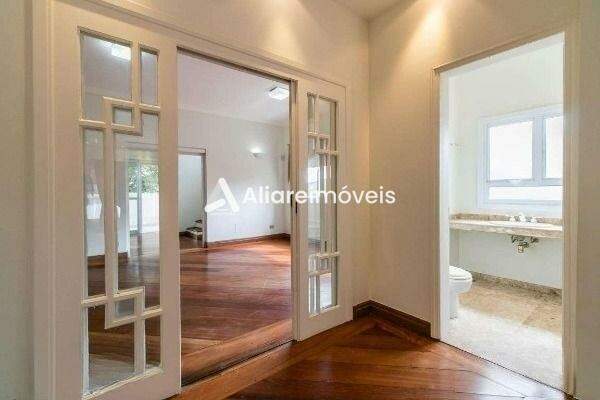 Casa para alugar com 4 quartos, 360m² - Foto 8