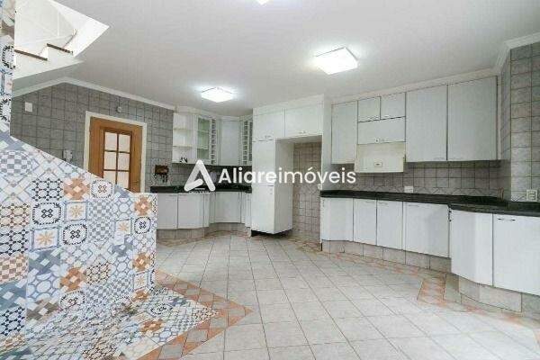 Casa para alugar com 4 quartos, 360m² - Foto 2