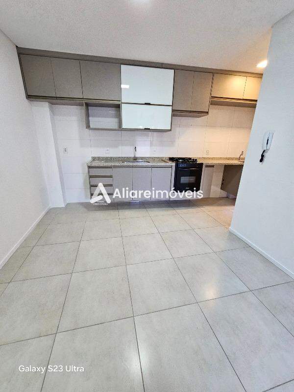 Apartamento à venda com 2 quartos, 40m² - Foto 3