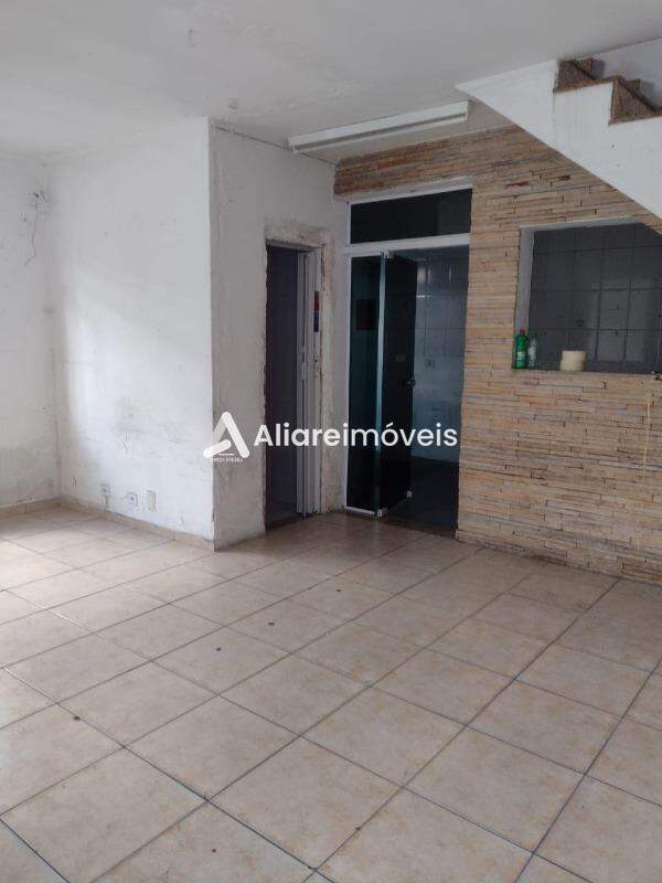 Casa à venda com 3 quartos, 100m² - Foto 1