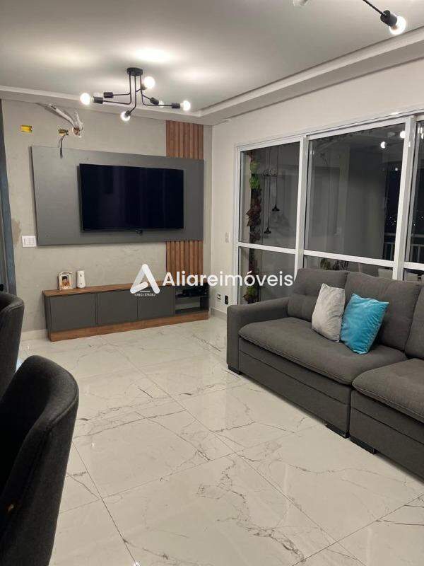 Apartamento à venda com 3 quartos, 110m² - Foto 1