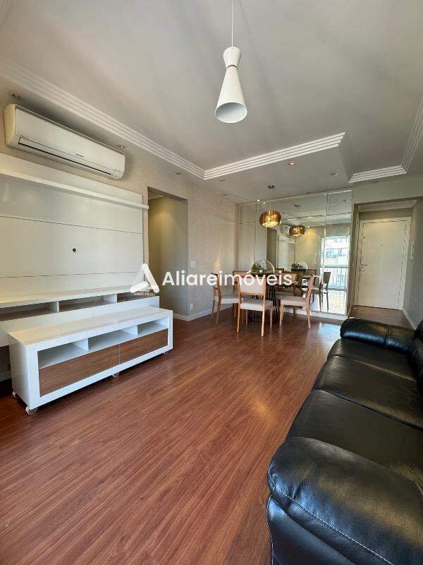 Apartamento à venda com 3 quartos, 76m² - Foto 1