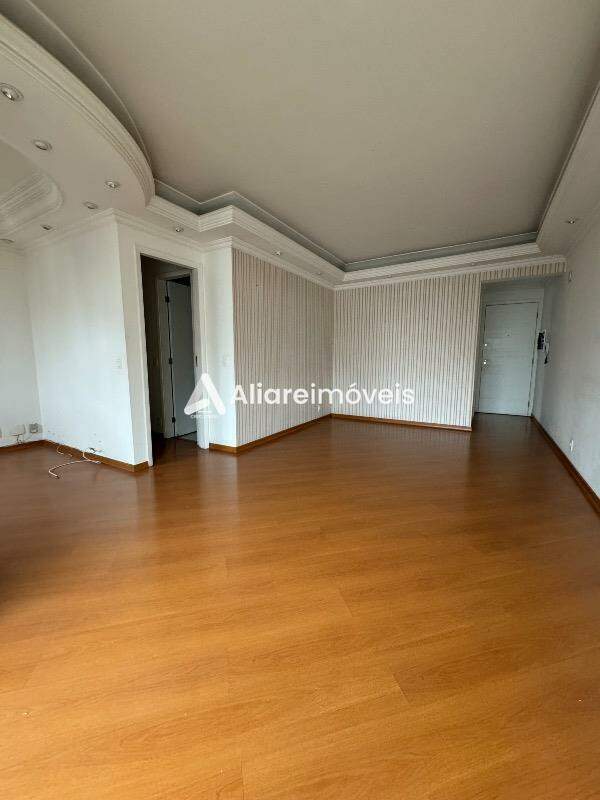 Apartamento à venda com 3 quartos, 75m² - Foto 1