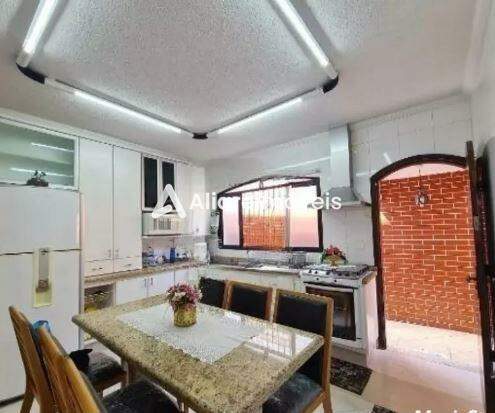 Casa para alugar com 3 quartos, 234m² - Foto 5