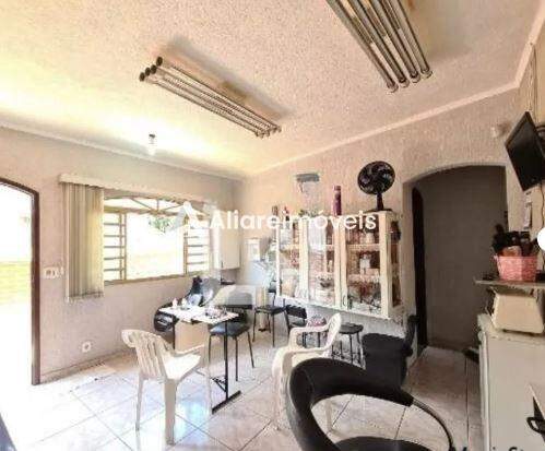 Casa para alugar com 3 quartos, 234m² - Foto 4